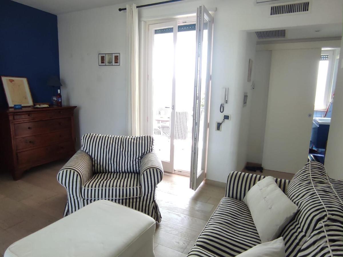 Grazioso Appartamento Vicino Al Mare ซานกาตัลโด ภายนอก รูปภาพ